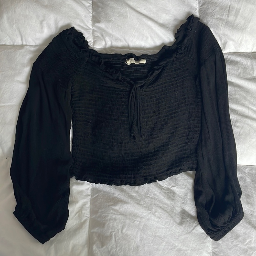 Black cinched crop top with balloon sleeves